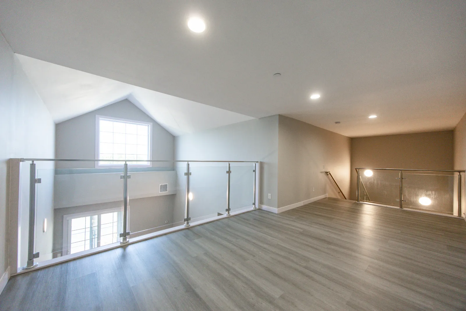 Loft overlooking the living room — Taj Estates of Franklin I