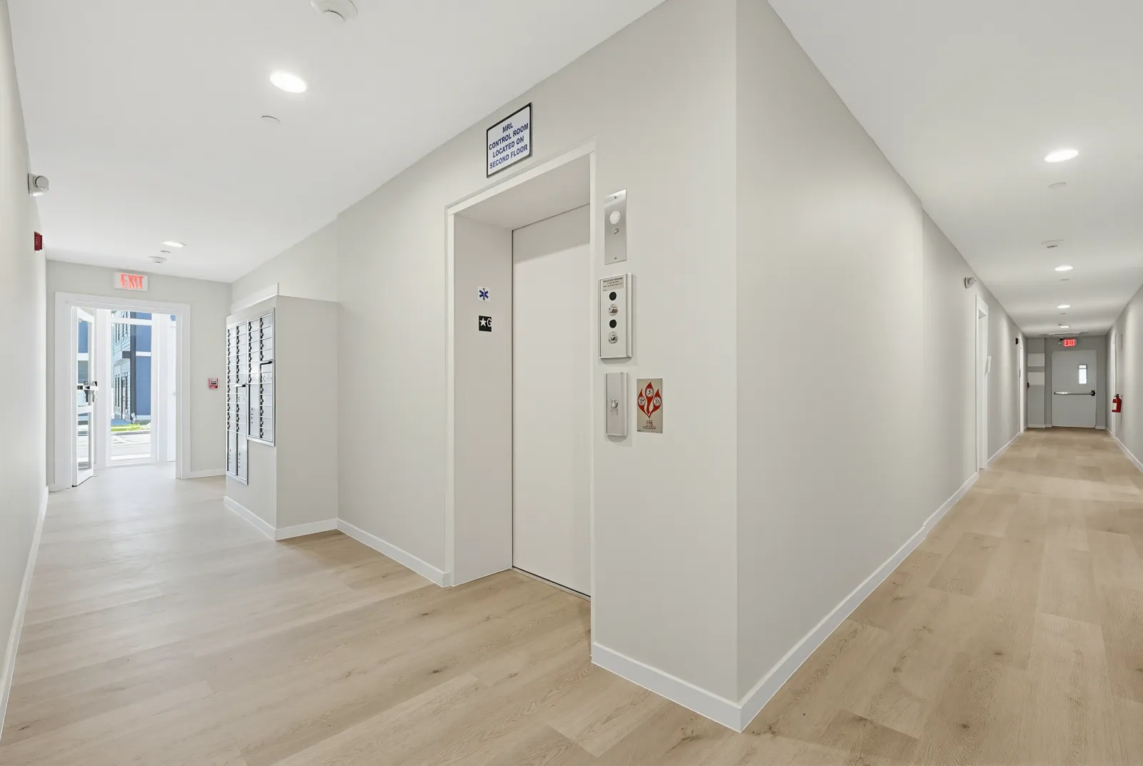 Building hallway — Taj Estates of Franklin II